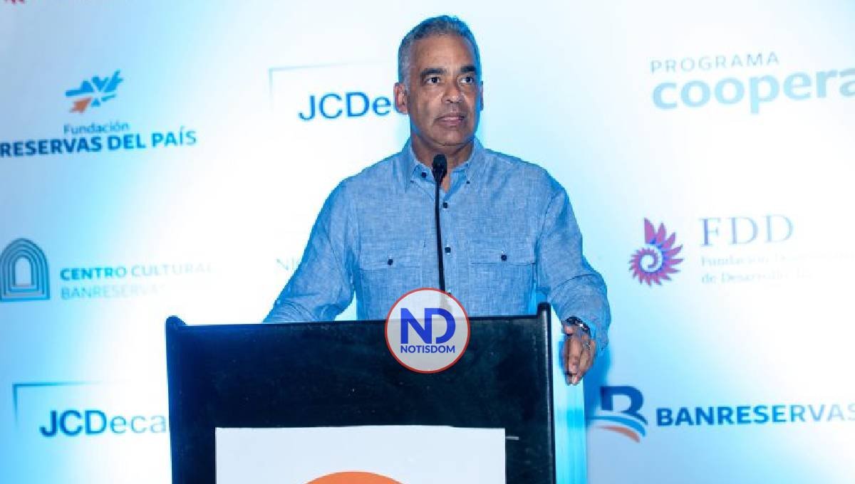 Ministro dominicano Energía resalta potencial larimar en RD