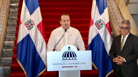 Jose Ignacio Paliza y el director de Presupuesto Jose Rijo Presbot Gobierno tendrá presupuesto de un billón 744 mil millones RD$