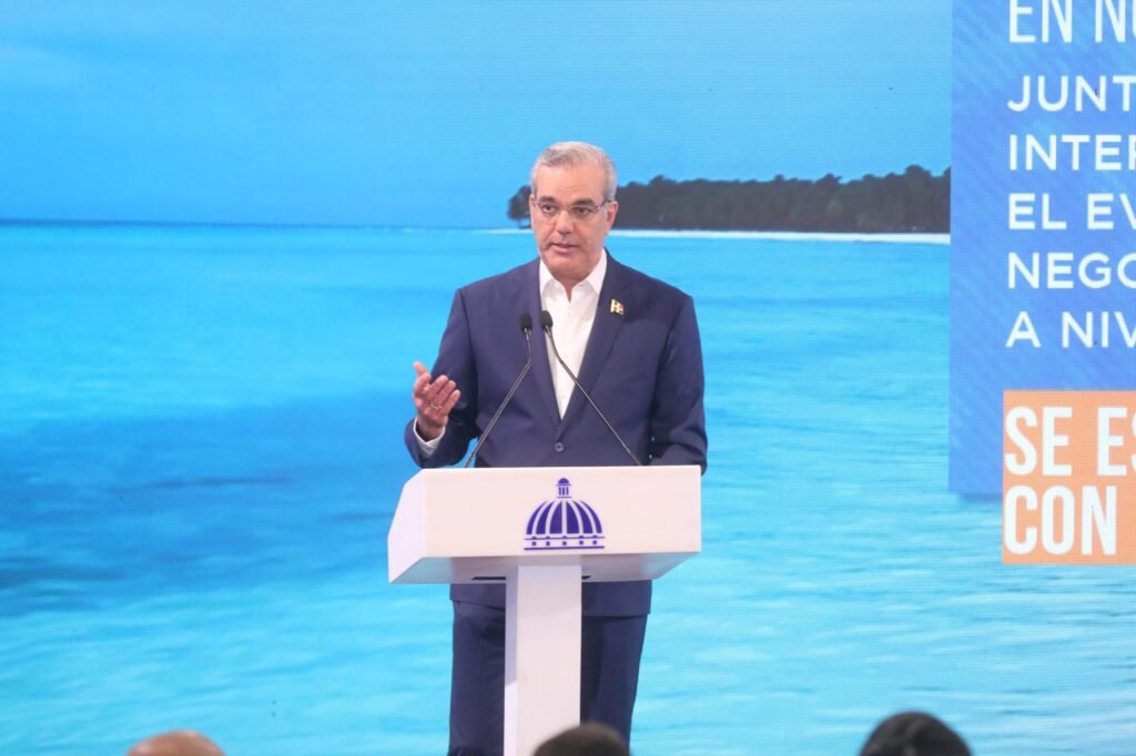 Gobierno presenta logros de RD como hub aéreo y logístico; proyecta genere US$15,000 MM en ingreso 3 LUIS ABINADER 79 Gobierno presenta logros de RD como hub aéreo y logístico; proyecta genere US$15,000 MM en ingreso