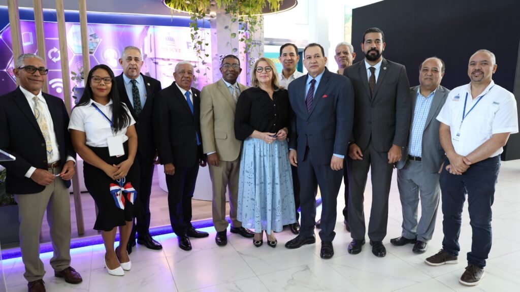 Mescyt inaugura stand en la Feria Internacional del Libro 2025 3 Mescyt 1 Mescyt inaugura stand en la Feria Internacional del Libro 2025