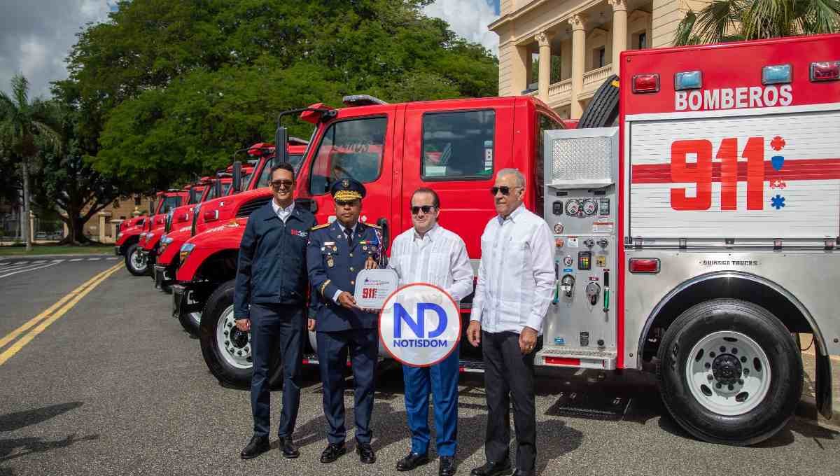 Minpre y Sistema 911 entregan 12 nuevos camiones de bomberos