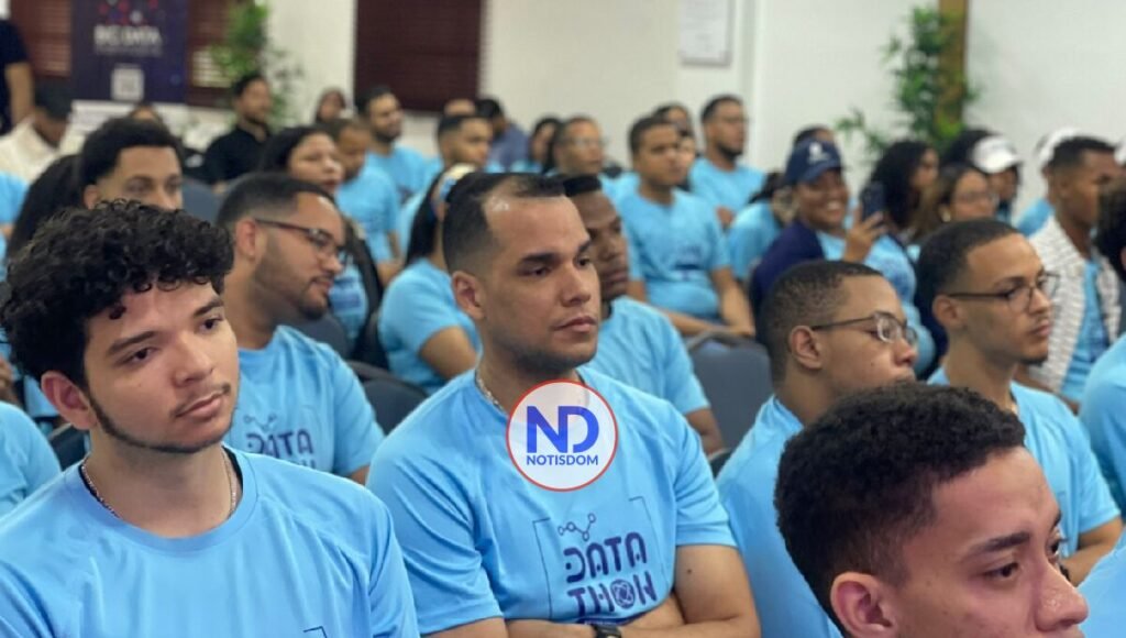 NOTISDOM FOTOS PF2025 2025 09 05T133722.273 Walddy Lina Polanco imparte charla "Las mejores historias se escriben en silencio"