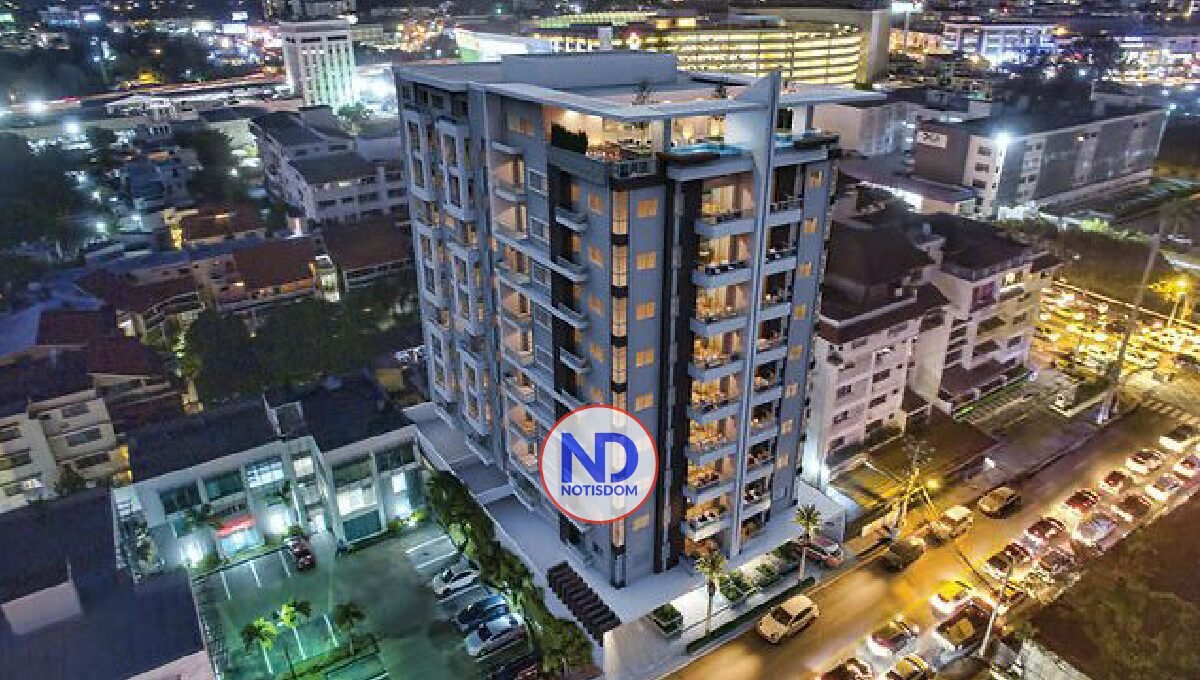 Misterio en Piantini: mujer cae desde tercer piso tras clamar «¡Socorro!»; autoridades investigan