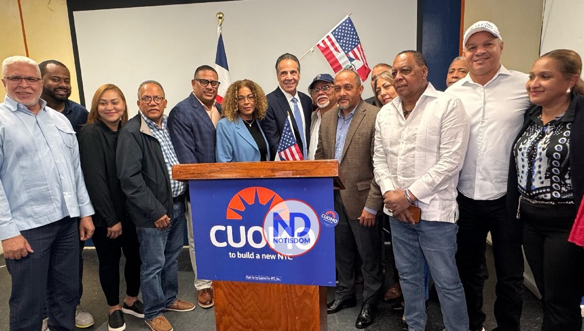 Andrew Cuomo, candidato a la alcaldía de NY, presenta propuestas ante el Frente Democrático Moderno