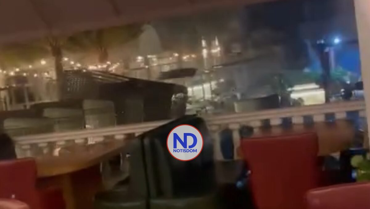 VIDEO | Violento tornado sorprende a Sosúa: impacta restaurante en Ocean Village