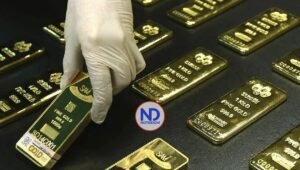 Precio del oro supera los 3,674 dólares por onza con revalorización del 38,94 %