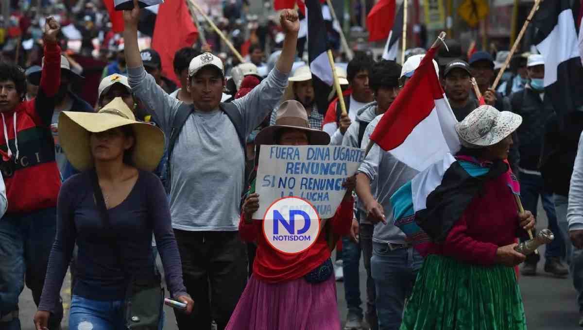 Heridos dos civiles y 7 policías durante día protestas en Perú 2 Heridos dos civiles y 7 policías durante día protestas en Perú