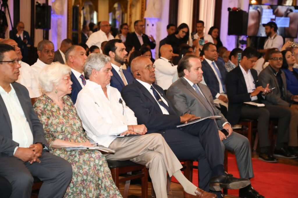 POLITICOS 16 Gobierno habilita portal para denunciar corrupción y presenta seis ejes en lucha anticorrupción