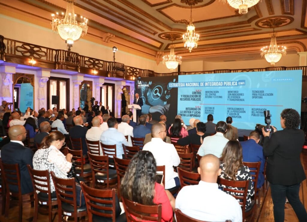 POLITICOS 17 Gobierno habilita portal para denunciar corrupción y presenta seis ejes en lucha anticorrupción