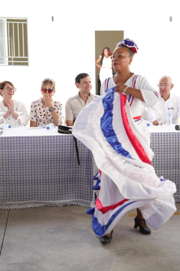 ROBERTO ANGEL 12 Ministro de Cultura inaugura Academia de la Música Típica en Puerto Plata