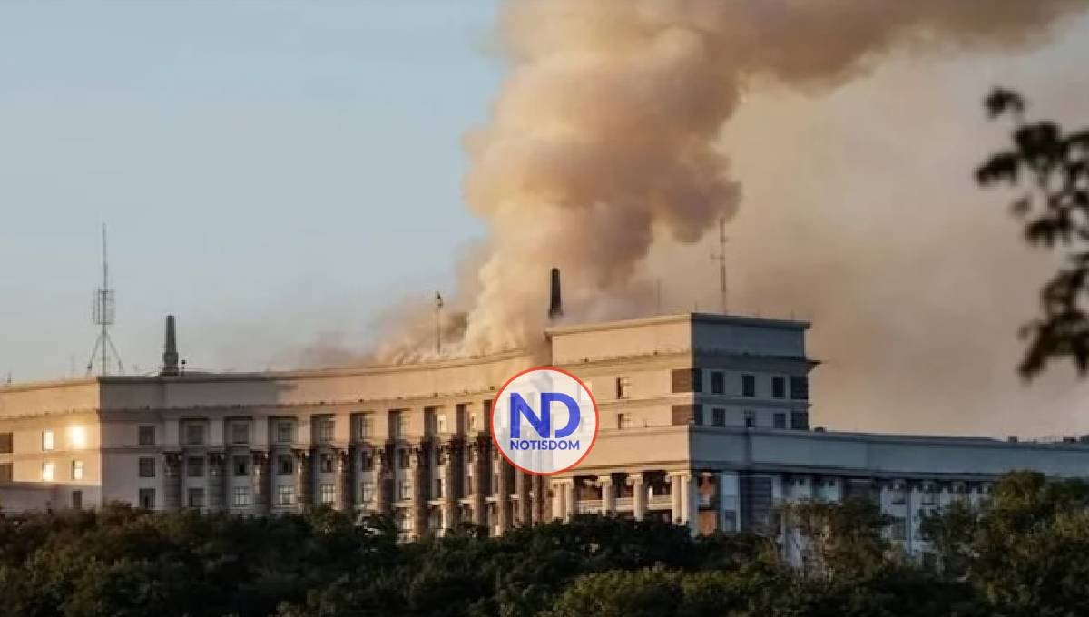 Rusia bombardea sede Gobierno Ucrania; hay muertos y heridos