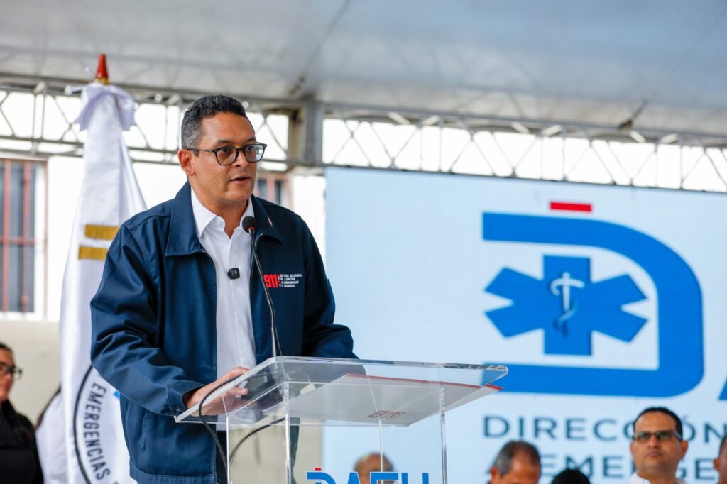 Randolfo Rijo Gomez 2 Anuncian ampliación del Sistema 911 en Pedernales durante entrega de ambulancias