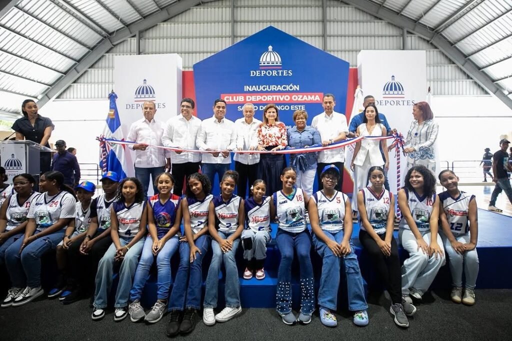 Resalta la obra Inauguran polideportivo en el Ensanche Ozama con una inversión de 92 millones de pesos