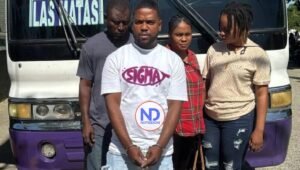 Ejército detiene cobrador de autobús en el que viajaban indocumentados en San Juan de la Maguana