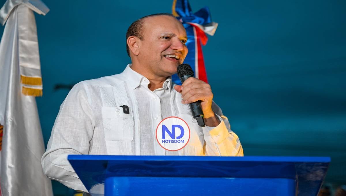 Ulises Rodríguez entrega remozado Parque Infantil Habitacional Las Charcas en Santiago
