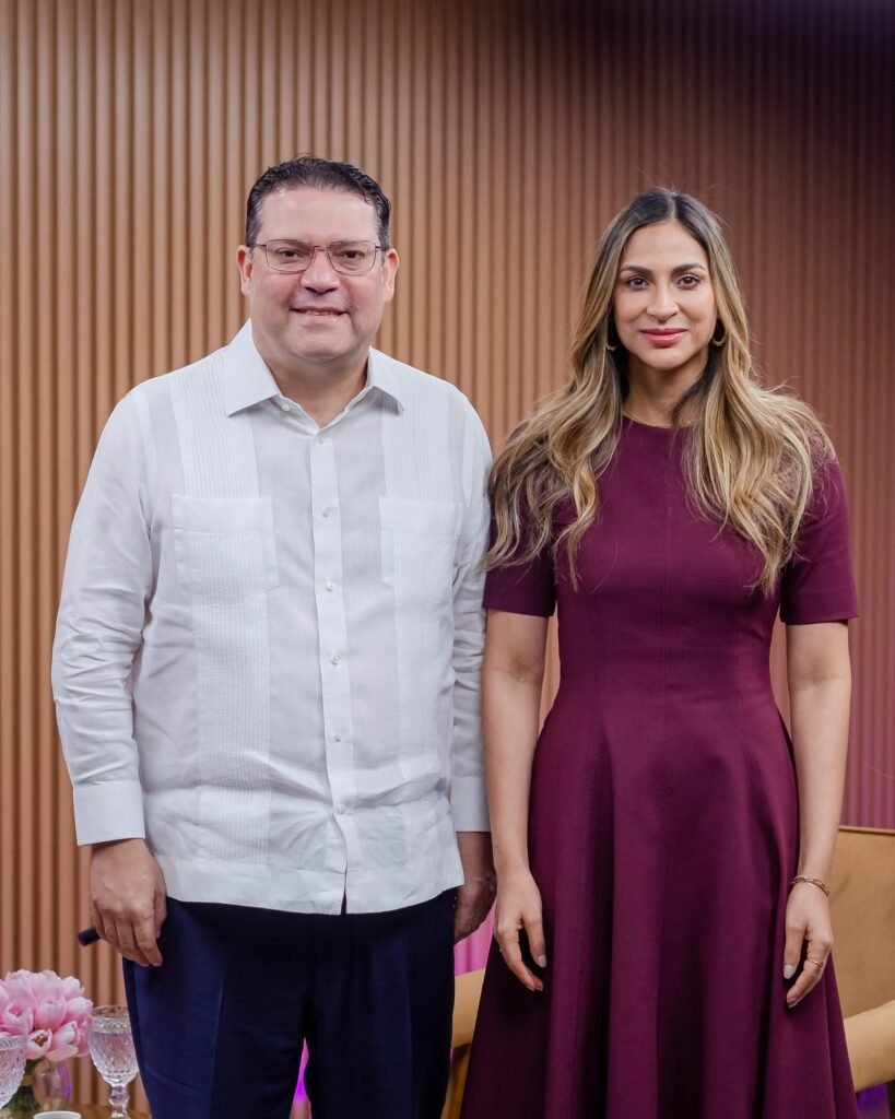 Yayo: “Sería desleal aspirar a la Presidencia; mi energía está en que Abinader culmine un Gobierno histórico” 3 Yayo Sanz Lovaton y Evelyn Soto Yayo: “Sería desleal aspirar a la Presidencia; mi energía está en que Abinader culmine un Gobierno histórico”