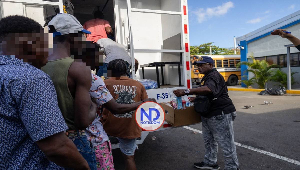 DGM detiene a 1,056 haitianos ilegales y deporta a otros 751 2 DGM detiene a 1,056 haitianos ilegales y deporta a otros 751