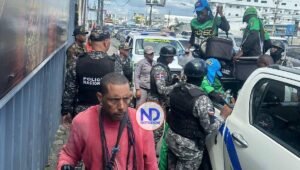 Alcaldía DN retira limpiavidrios y vendedores de intersecciones