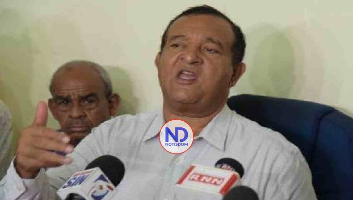 Senador se querella contra el comunicador y abogado Castro