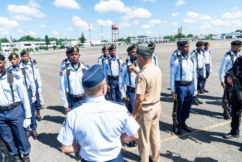 Carlos Antonio Fernandez Onofre 7 Ministro de Defensa encabeza jornada de trabajo en la Fuerza Aérea de RD
