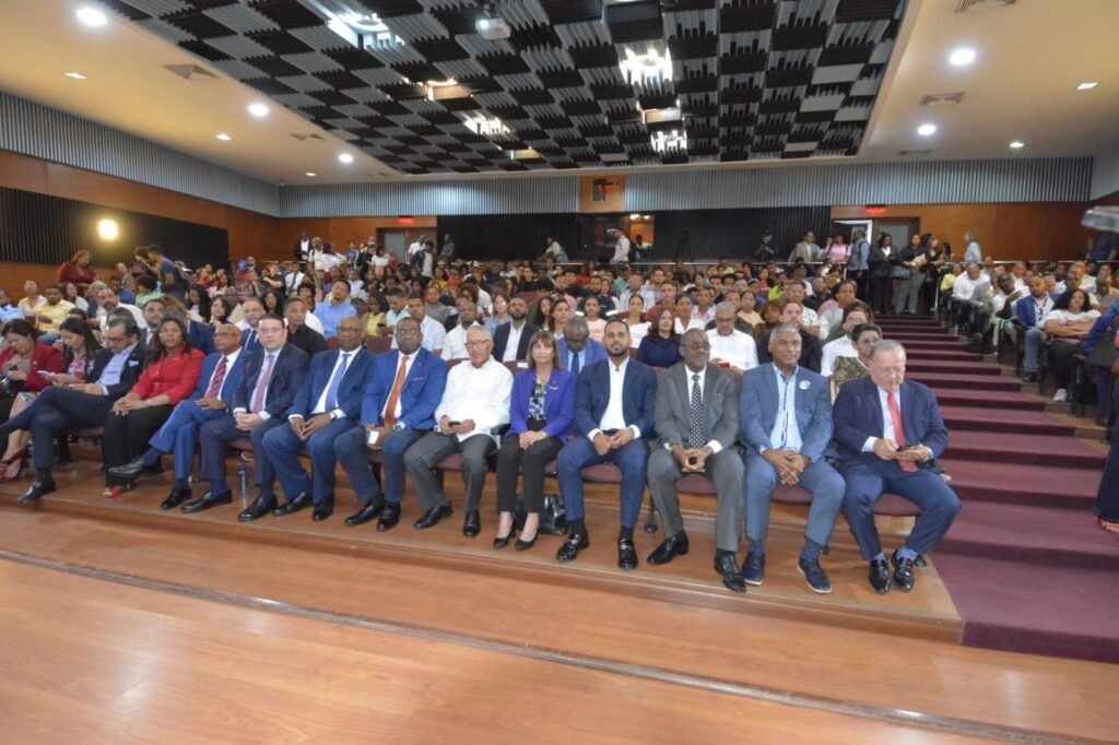 Eduardo Sanz Lovaton 18 Sanz Lovatón: «DGA contribuye al 3.4% del PIB y 22.6 % de los ingresos del Estado»