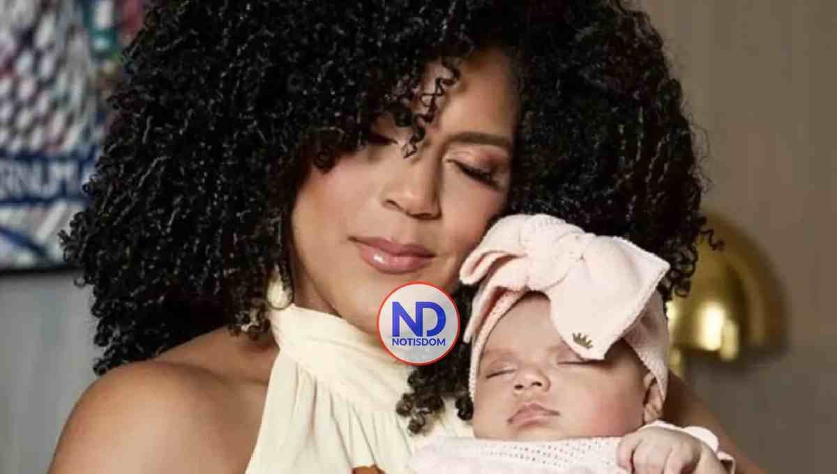 Francisca Lachapel presenta por primera vez a su hija Raffaella