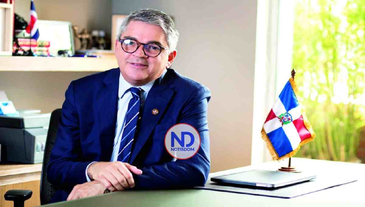 Abinader designa un comisionado para revisar los contratos de mantenimiento escolar