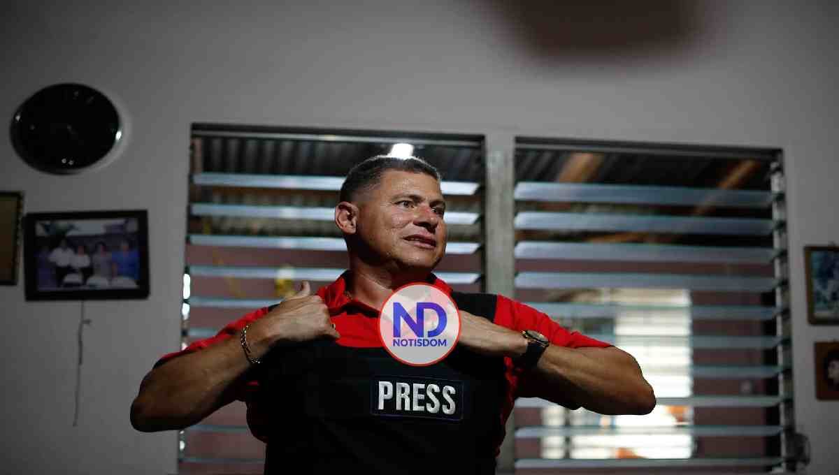 Familiares y amigos reciben al periodista salvadoreño Mario Guevara, deportado de EE. UU.