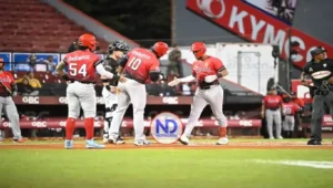 Leones ganan segundo partido; Aguilas derrotan a las Estrellas