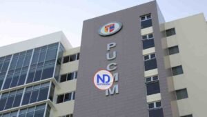 Estudio de la PUCMM revela que ChatGPT reduce el pensamiento crítico en universitarios