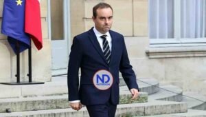 Dimite primer ministro Francia después de formar Gobierno