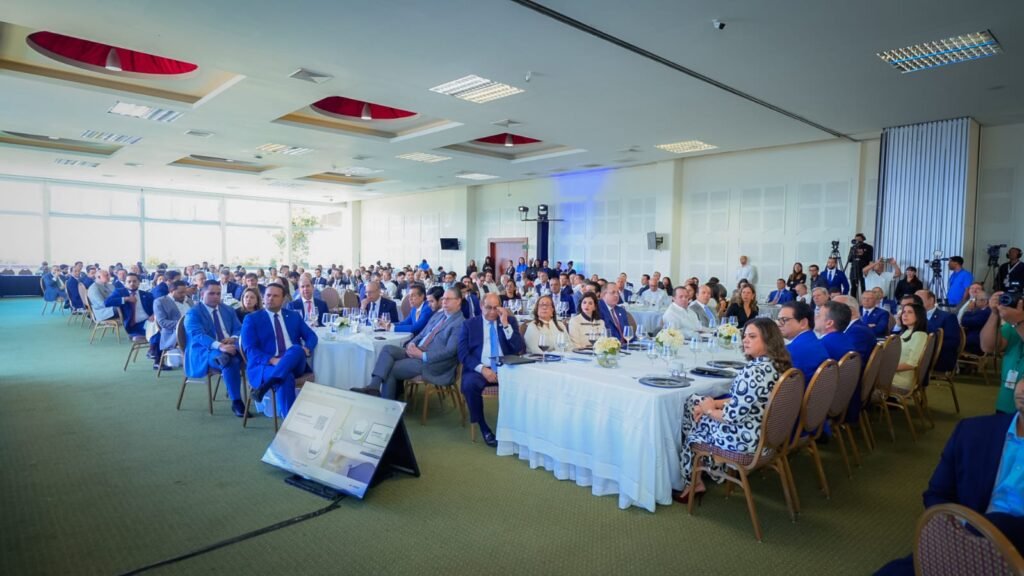 Almuerzo Anual Airen 2025 Magín Díaz reafirma la estabilidad de la RD y llama a evitar el pesimismo económico