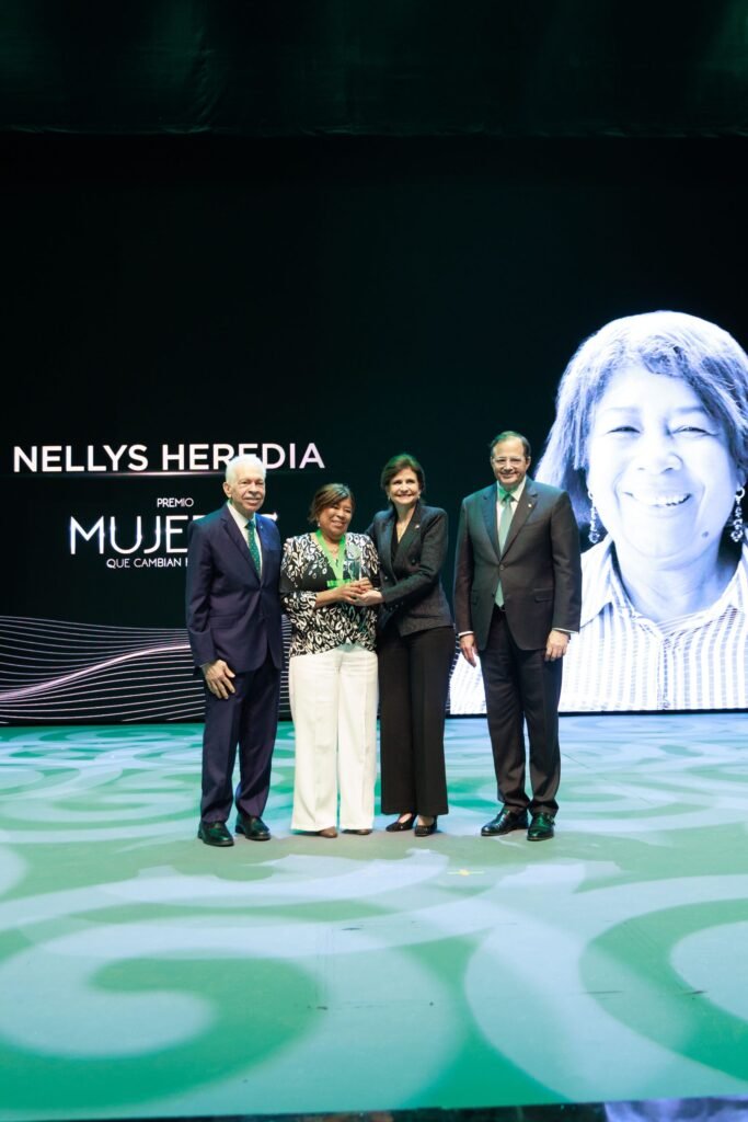 BHD celebra décima edición del Premio Mujeres que Cambian el Mundo 3 Asesoria y mentoria para las ganadoras 4 BHD celebra décima edición del Premio Mujeres que Cambian el Mundo