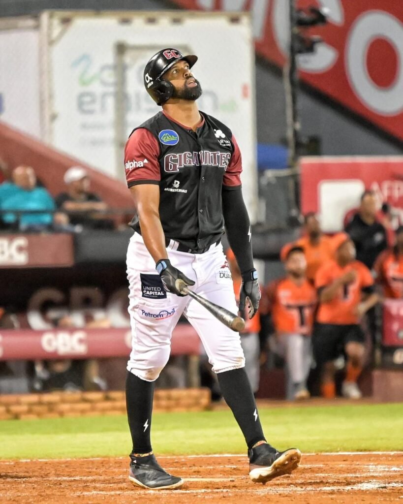 Gigantes aplastan a Toros y suben al tercer lugar 3 Carlos Peguero Gigantes aplastan a Toros y suben al tercer lugar