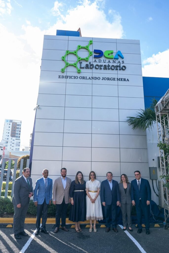 Aduanas rinde homenaje póstumo a Orlando Jorge Mera y nombra laboratorio en su honor 3 EDIFICIO ORLANDO JORGE MERA Aduanas rinde homenaje póstumo a Orlando Jorge Mera y nombra laboratorio en su honor