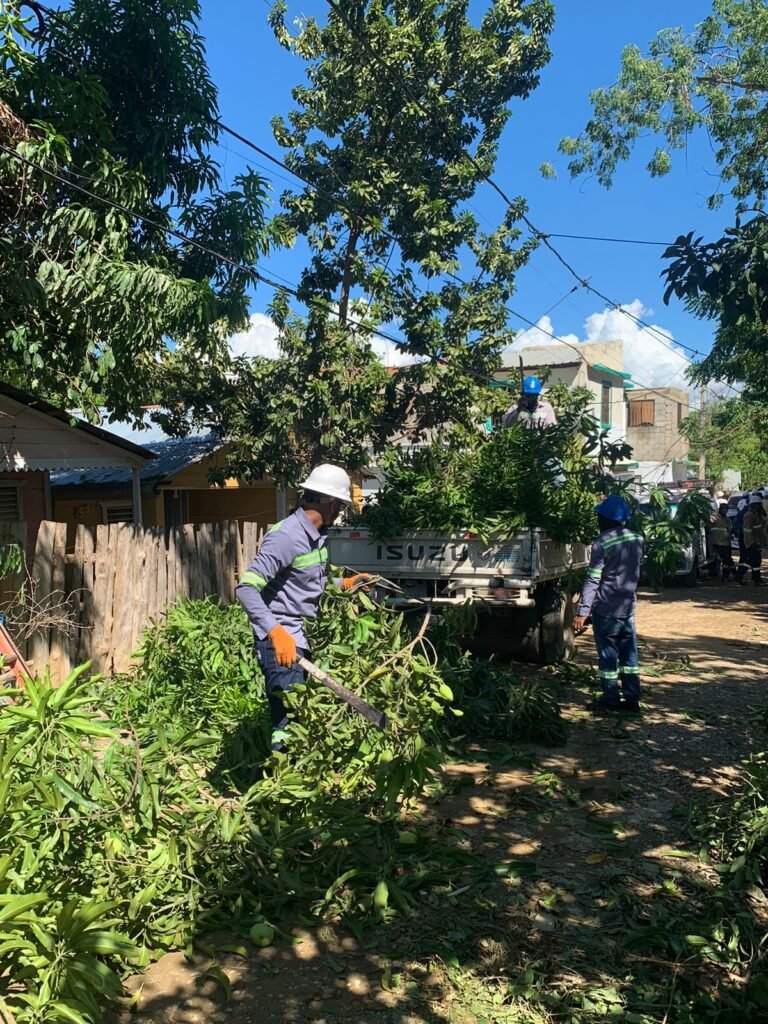 Edenorte Dominicana restablecio completamente el servicio electrico en Mao Edenorte restablece servicio eléctrico en Mao tras tornado del sábado