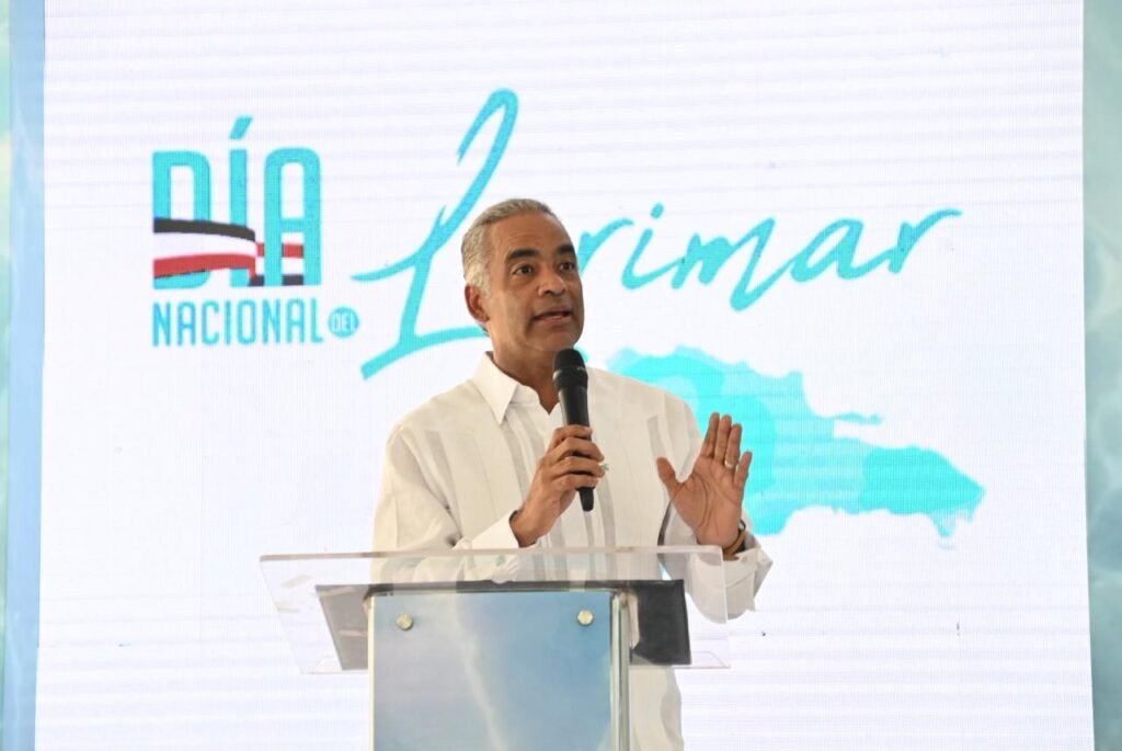 Joel Santos 4 Destacan exportación de 291,340 libras de larimar este año; celebran su Día Nacional