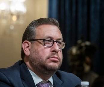 Joseph B. Edlow EE.UU. revisará las residencias permanentes a todos migrantes