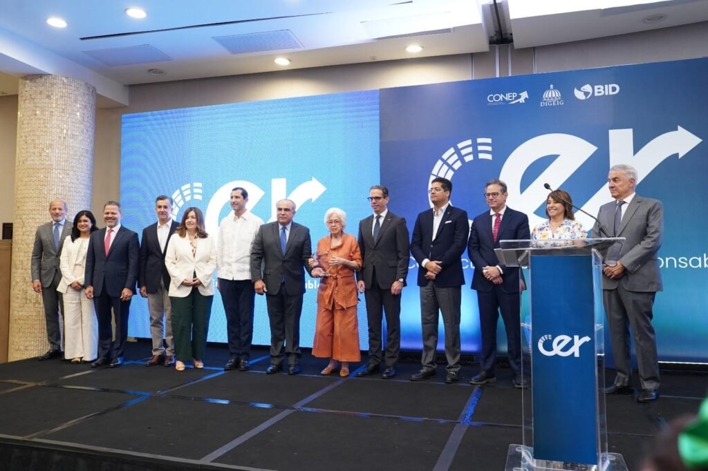 Conep reconoce a Milagros Ortiz Bosch por su compromiso con la transparencia y la integridad pública 3 MILAGROS ORTIZ BOSCH 2 Conep reconoce a Milagros Ortiz Bosch por su compromiso con la transparencia y la integridad pública