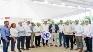 Presidente Abinader visita proyecto de uvas sin semillas de la UFHEC en San Juan