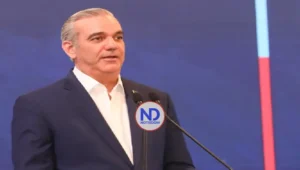 Abinader revela licitación para mejorar la playa de Boca Chica