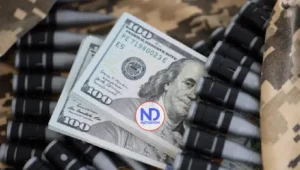 El dólar bajó un centavo; este viernes era vendido RD$64.56