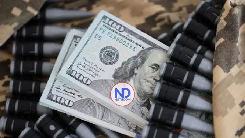 El dólar bajó un centavo; este viernes era vendido RD$64.56