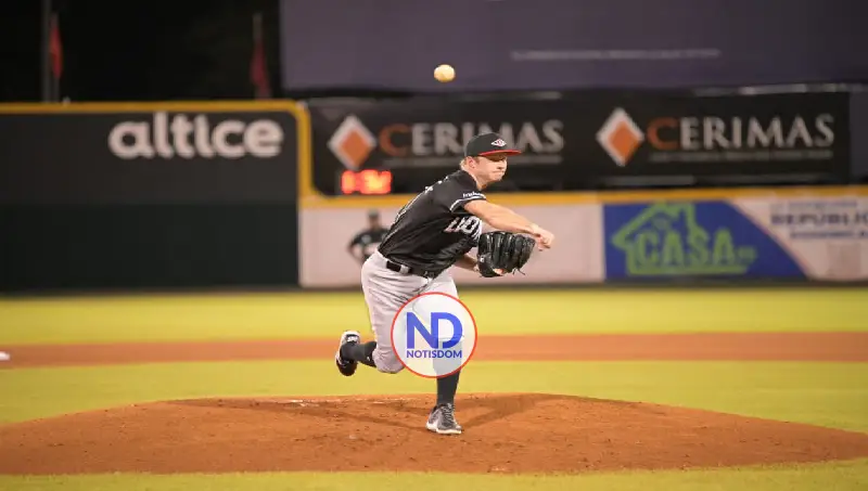 Leones se apoyan en Gavin y Cordero para ganar uno de dos partidos ante Gigantes