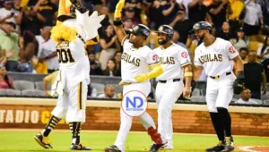 Águilas superan a Toros en fiesta de batazos en el estadio Cibao