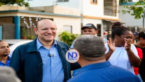 Ulises Rodríguez supervisa trabajos construcción de aceras y contenes en Los Solares de Bella Vista