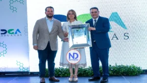 Aduanas rinde homenaje póstumo a Orlando Jorge Mera y nombra laboratorio en su honor