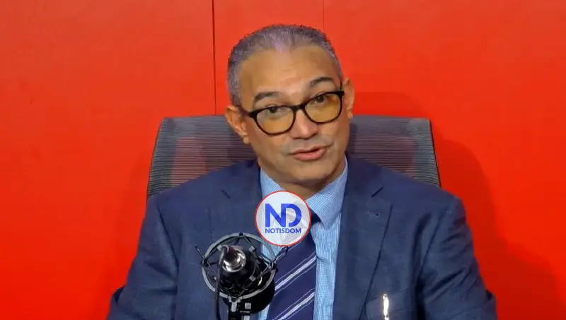 Urólogo Elías Grullón destaca importancia de la detección temprana del cáncer de testículo 2 Urólogo Elías Grullón destaca importancia de la detección temprana del cáncer de testículo