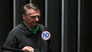 Arrestan a Bolsonaro; intentó romper tobillera para fugarse