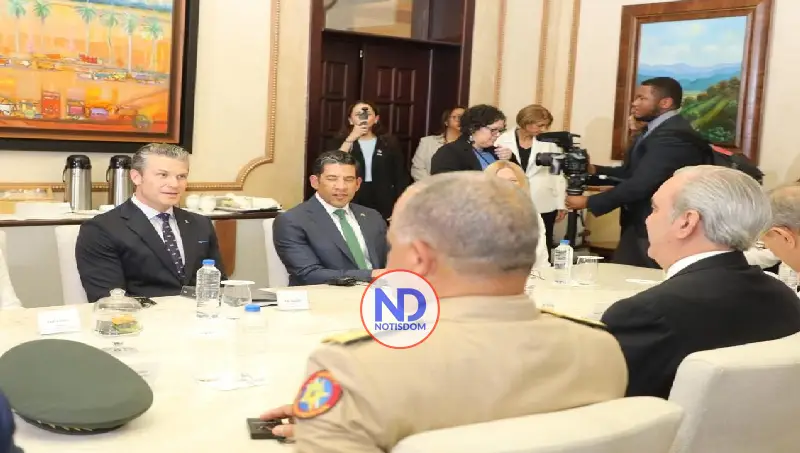 Secretario de Guerra EE.UU se reúne con Presidente Abinader